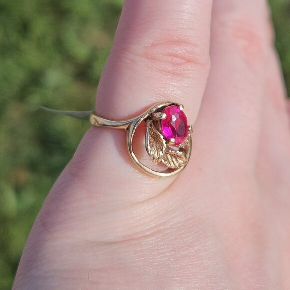 10K Yellow Gold Nested Oval Ruby Leaf Nest Cocktail Ring 3.2 Grams Size 5.25 - Picture 4 of 15